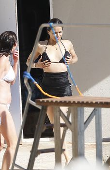 Голая попка Мишель Родригес на отдыхе фото #3