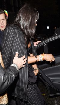 Случайный засвет Наоми Кэмпбелл на вечеринке фото #9