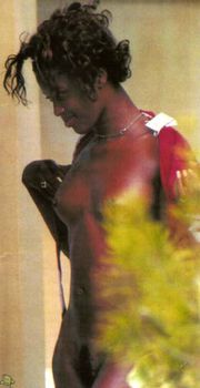 Голая пиьска Наоми Кэмпбелл фото #2