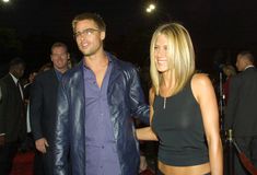 Дженнифер Энистон засветила грудь  на премьере фильма «Рок-звезда» фото #6