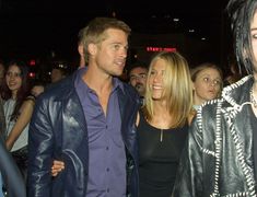 Дженнифер Энистон засветила грудь  на премьере фильма «Рок-звезда» фото #8