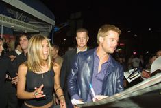 Дженнифер Энистон засветила грудь  на премьере фильма «Рок-звезда» фото #12