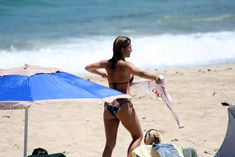 Сексуальная Дженнифер Энистон в купальнике фото #2