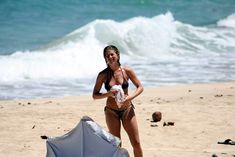 Сексуальная Дженнифер Энистон в купальнике фото #4