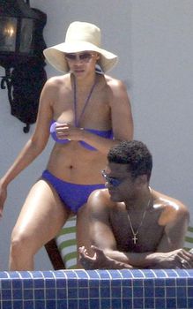 Тайра Бэнкс в бикини в Мексике фото #2