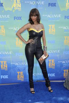 Пышный бюст Тайры Бэнкс на премии Teen Choice Awards фото #2