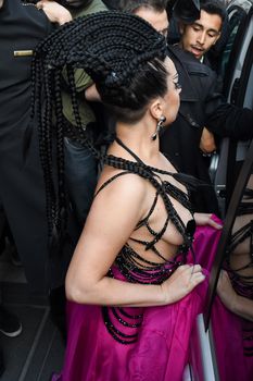 Леди Гага без лифчика в Париже