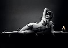 Обнаженная Леди Гага рекламирует свои духи Lady Gaga Fame фото #1