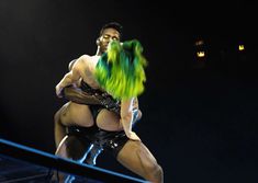 Аппетитная попка Леди Гаги на сцене фото #6