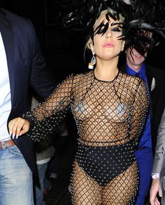 Леди Гага в откровенном наряде в Лондоне фото #4