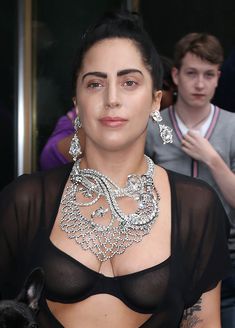 Леди Гага в прозрачном лифчике в Нью-Йорке фото #4