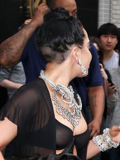 Леди Гага в прозрачном лифчике в Нью-Йорке фото #8