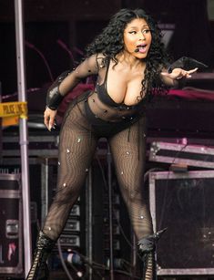 Большая задница Ники Минаж на фестивале в Роскилле фото #1