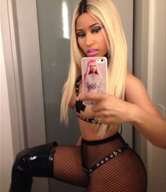 Селфи Ники Минаж топлесс на Хэллоуин фото #3