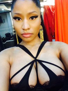 Откровенные фото Ники Минаж из Инстаграма фото #20