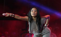 Ники Минаж засветила грудь на сцене фото #7