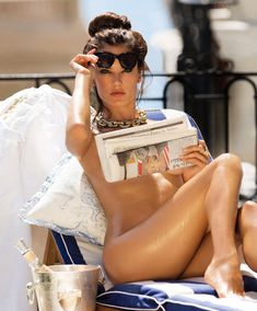 Алессандра Амбросио разделась для журнала Maxim фото #1