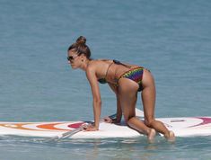 Спортивное тело Алессандры Амбросио в бикини фото #2