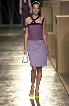 Алессандра Амбросио светит грудью на показе Lorenzo Merlino фото #1