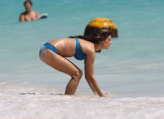 Горячая Алессандра Амбросио в бикини на съемках для Victoria's Secret фото #5