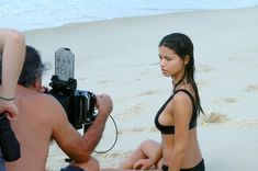 Засвет груди Адрианы Лимы на сьемках для календаря Pirelli фото #4