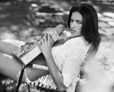 Адриана Лима в эро фотосессии для журнала Esquire фото #11