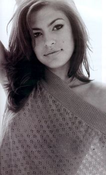 У Евы Мендес просвечиваются соски фото #1