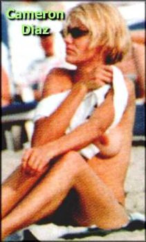Камерон Диаз оголила грудь на пляже