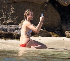 Камерон Диаз топлесс во время отдыха на Карибах фото #12