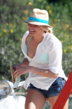 Случайный засвет Камерон Диаз на пляже в Малибу фото #2