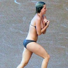 Сочный бюст Кэти Перри в купальнике на Гавайях фото #9