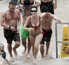 Возбуждающая Кэти Перри в бикини на Мальдивах фото #2