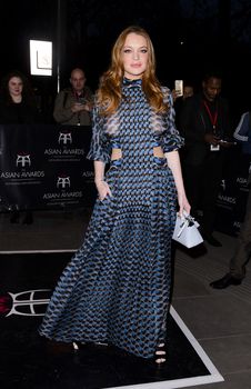 Линдси Лохан в прозрачном платье на премии The Asian Awards фото #13