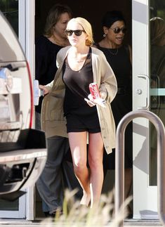 Шаловливая Линдси Лохан не надела лифчика в Лос-Анджелесе