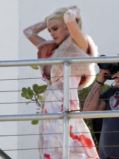 Линдси Лохан случайно оголила грудь на съемках в Майями