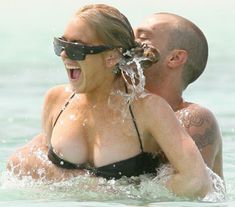 У Линдси Лохан сполз купальник фото #2