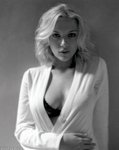 Cексапильная Скарлетт Йоханссон в фотосессии для Esquire 2005 фото #6