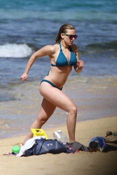 Горячие фото Скарлетт Йоханссон в бикини на Гавайях фото #7