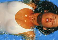 Софи Марсо в мокрой майке без лифчика фото #3