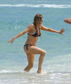 Аппетитная фигура Ферги в купальнике во Флориде фото #3