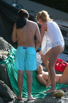 Голая грудь Хайди Клум на отдыхе в Сен-Барте фото #42