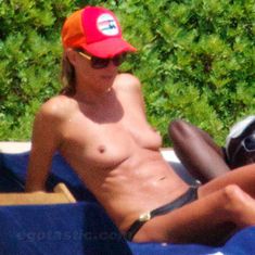 Красотка Хайди Клум топлесс в Сардинии фото #5