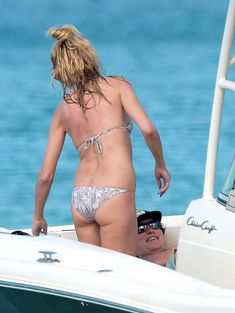 Фигура Хайди Клум в купальнике в Сен-Бартелеми фото #8