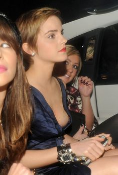 Случайный засвет Эммы Уотсон в машине фото #4