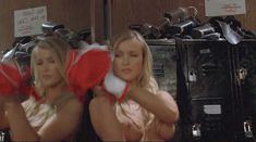 Джоанна Крупа оголила грудь в фильме «Собачья проблема» фото #2