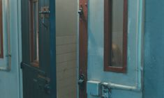 Софи Марсо показала голую грудь в фильме «Полиция» фото #1