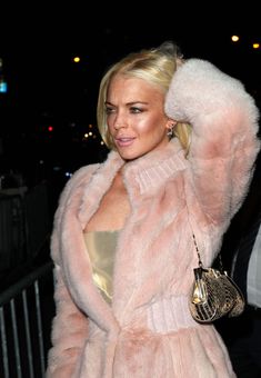 Линдси Лохан случайно показала сосок на улице Нью-Йорка