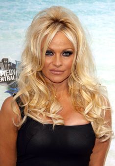 Засвет груди Памела Андерсон в прозрачном платье фото #2