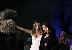 Дэйзи Фуэнтес засветила сосок на Annual to Erase MS Themed Dance фото #1