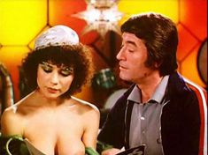 Красотка Ава Каделл оголила грудь и попу в фильме Spaced Out фото #3